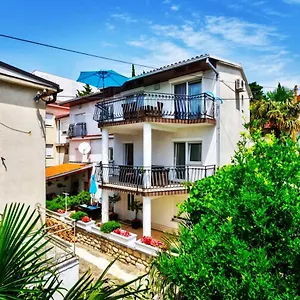 https://apartments-mihaela-selce.primorje-gorskikotar.com