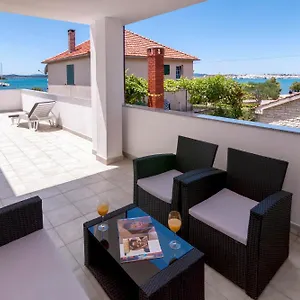 https://white-residence-luxury-accommodation.hotelinzadar.com