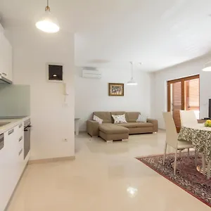 https://apartments-veronika.pula-hotels.org